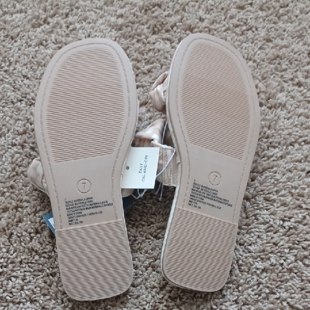 Universal Thread Ruffled Cream Sandals - Picture 3 of 3